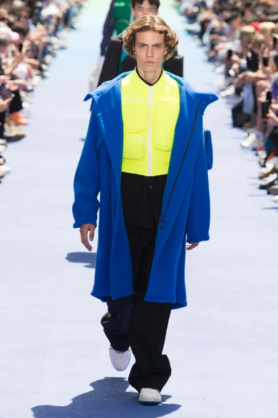 Look 40